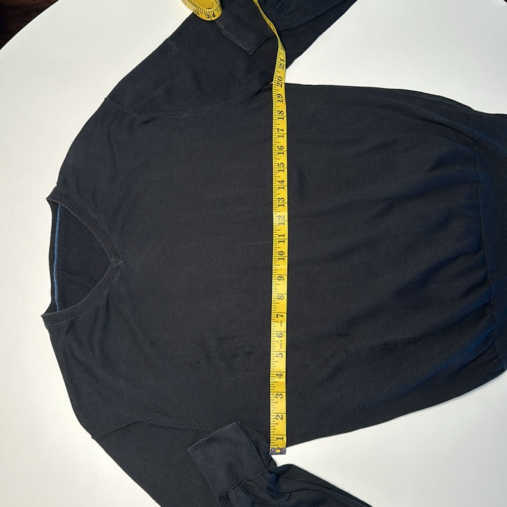 Facconable V-Neck black sweater. - Picture 3 of 4